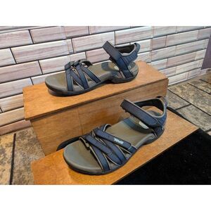 Teva strappy river sandals size 7m